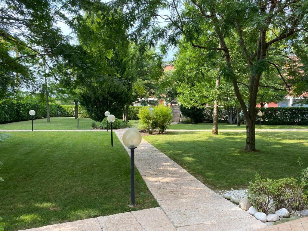 Appartamento Il Faro Con Giardino In Residence Con Piscina Desenzano del Garda Exterior photo