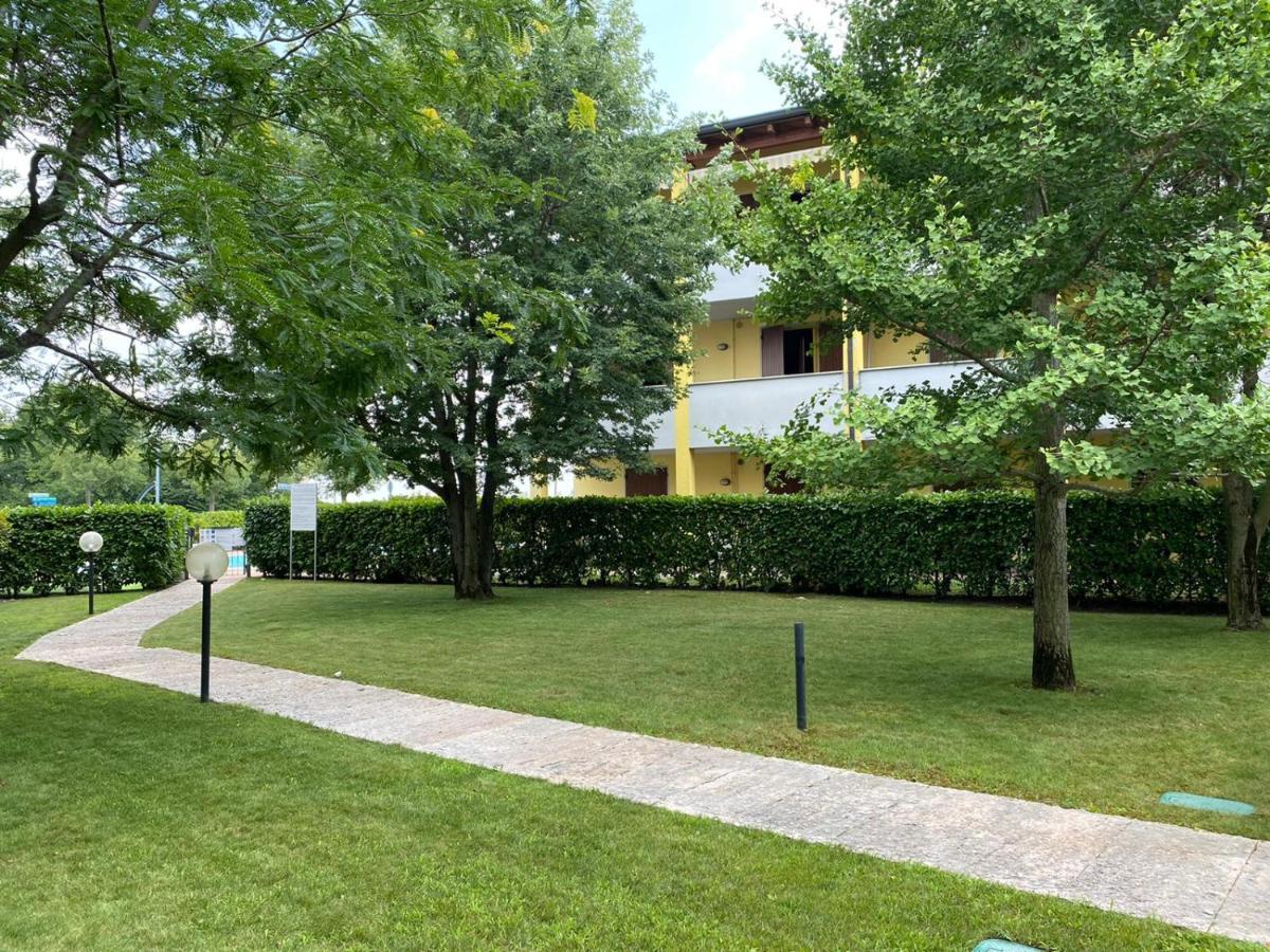 Appartamento Il Faro Con Giardino In Residence Con Piscina Desenzano del Garda Exterior photo